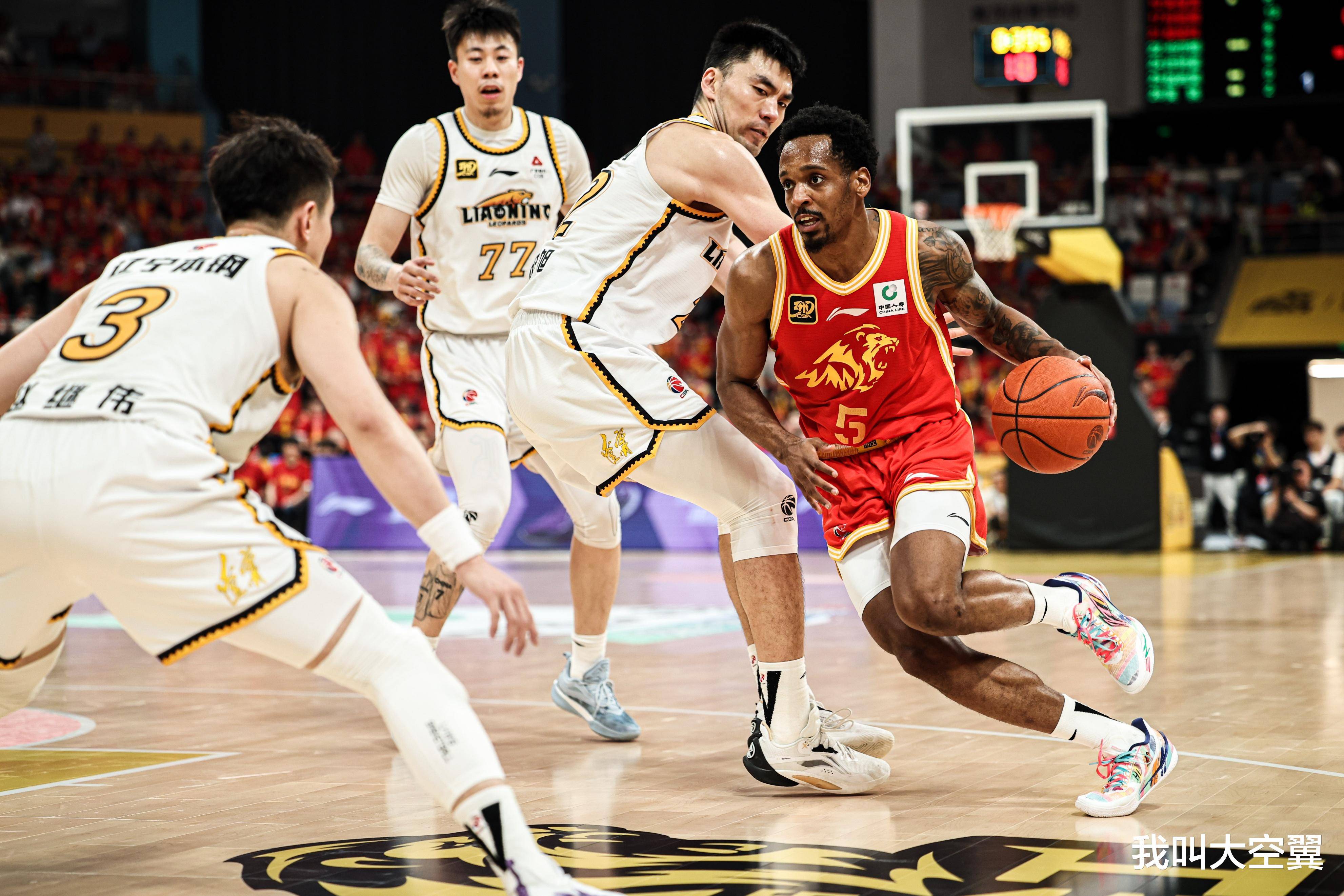 关于高手对决，CBA联赛掀起热烈潮流的信息
