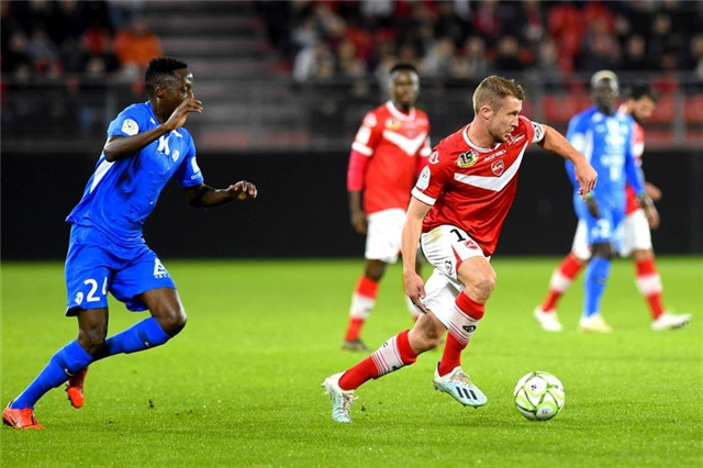 包含瓦朗谢纳客场击败雷恩，继续保持不败势头的词条