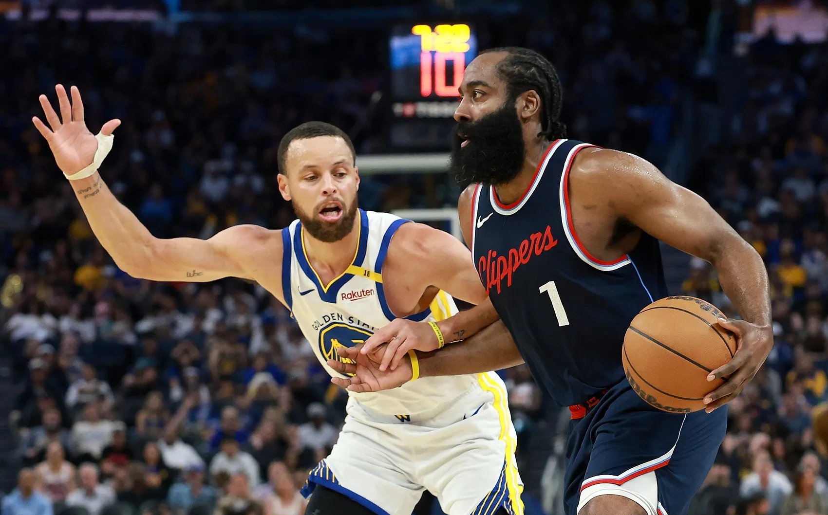 顶尖球员在赛场上展现实力,谁能称霸? 顶尖球员在赛场上展现实力,谁能称霸?