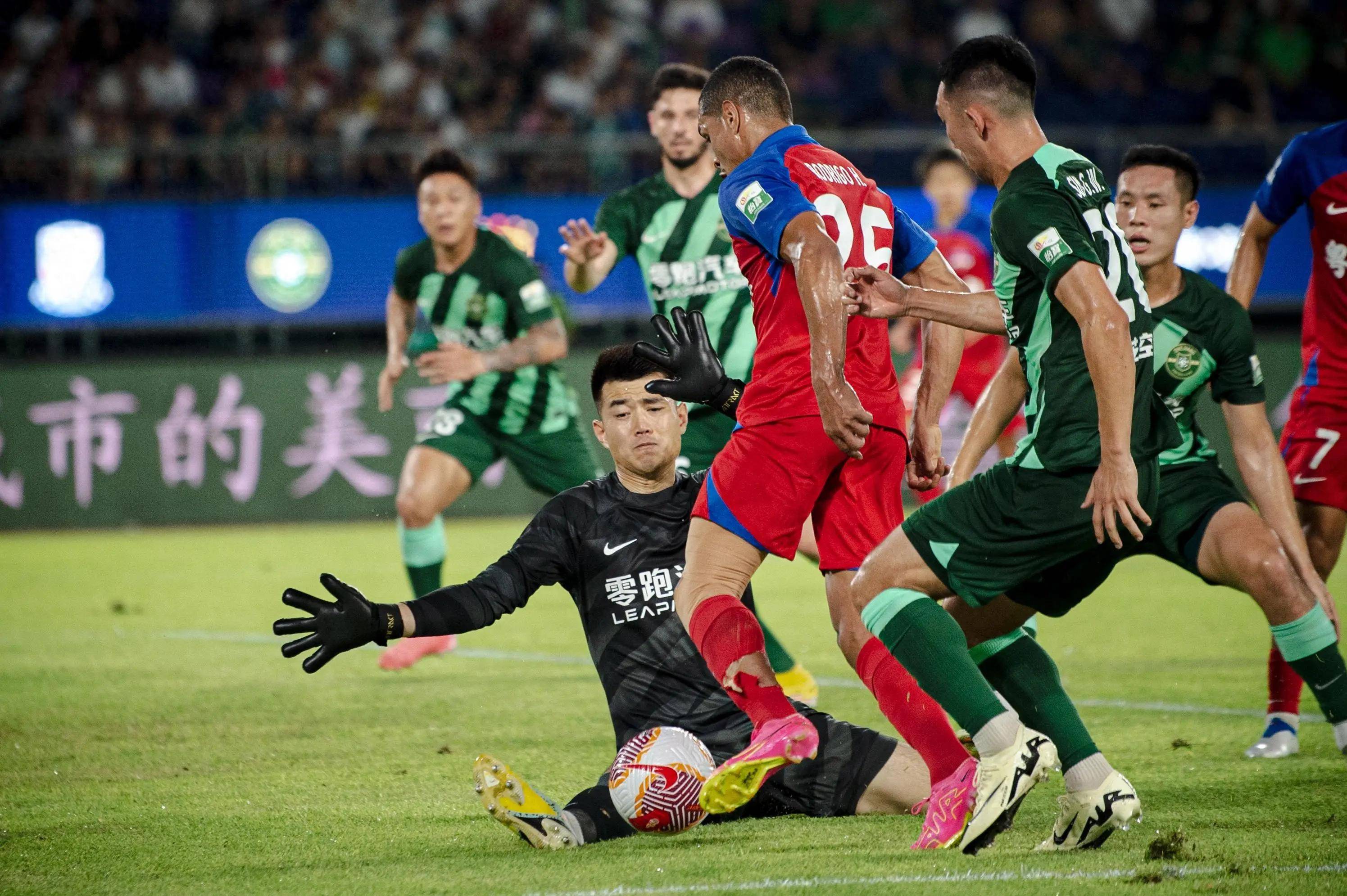 包含广州恒大主场不敌绿城，惨遭失利的词条