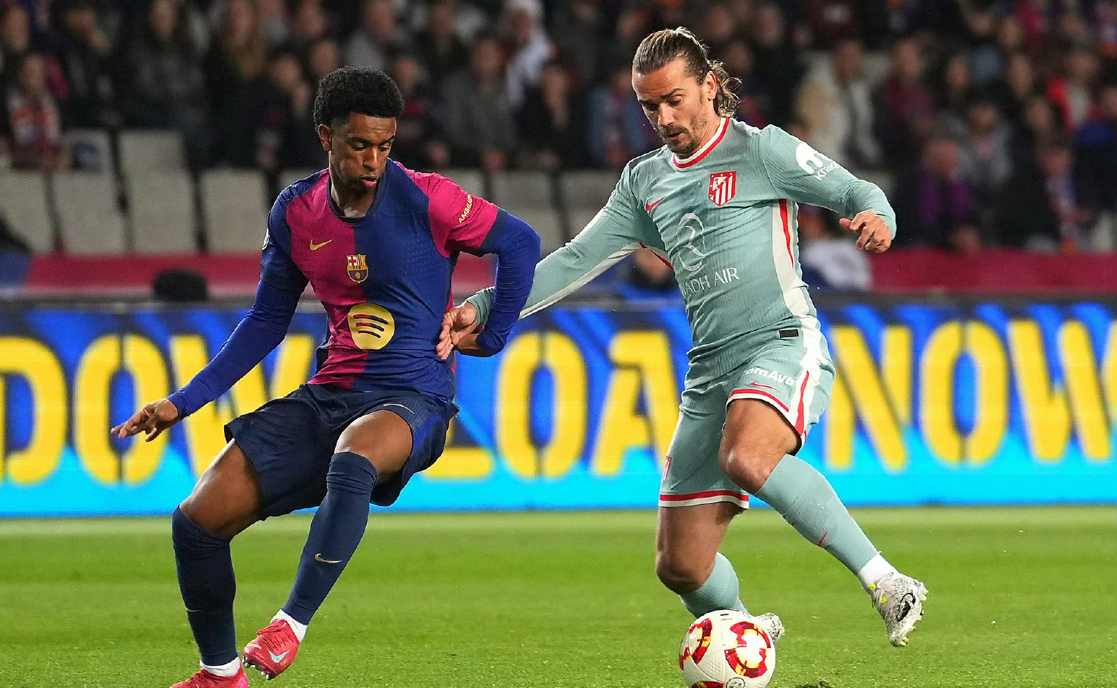 巴塞罗那前锋射门得手，帮助球队赢得胜利的简单介绍