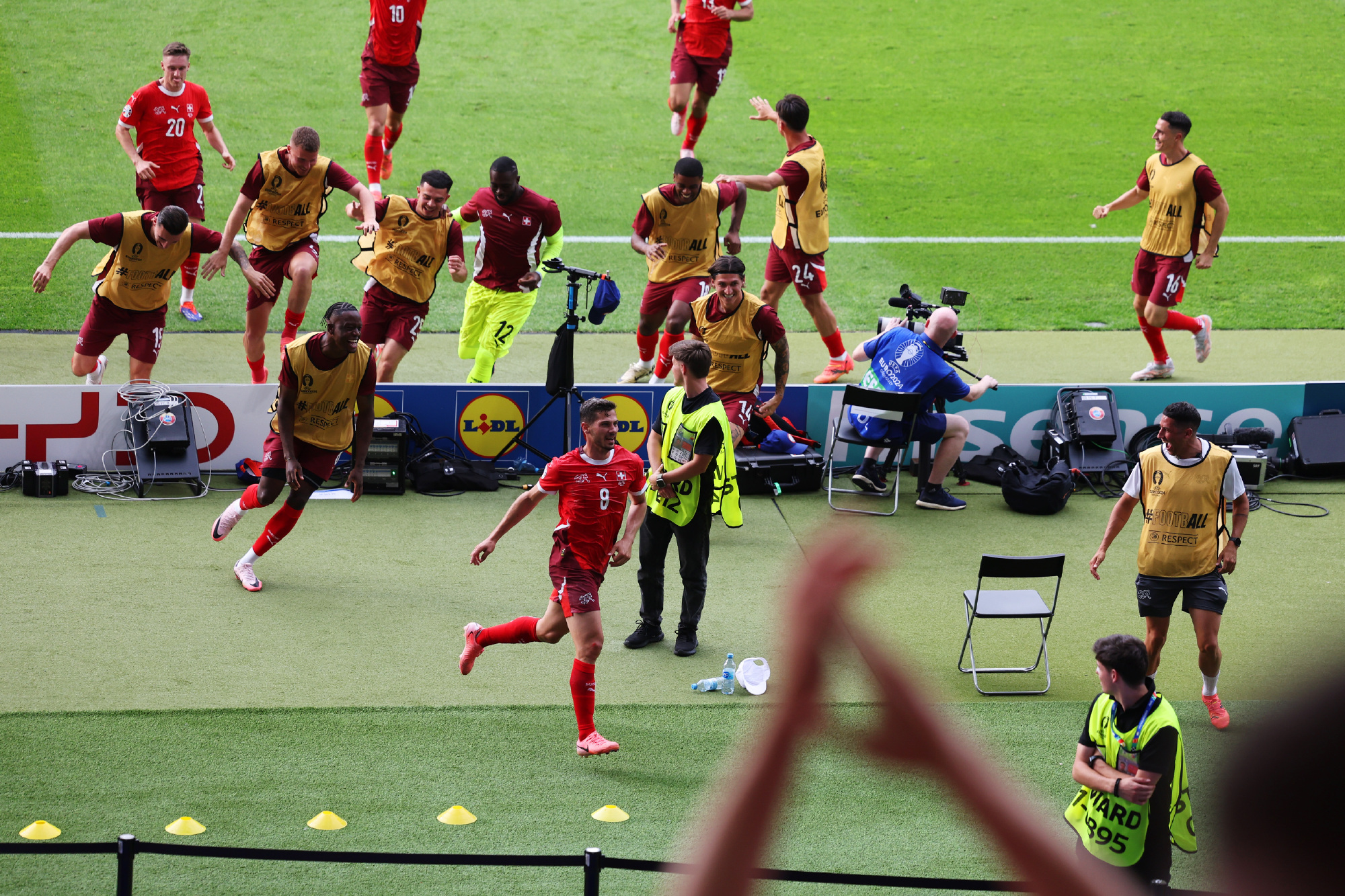 欧洲联赛球员在比赛中绝杀对手 欧洲联赛球员在比赛中绝杀对手