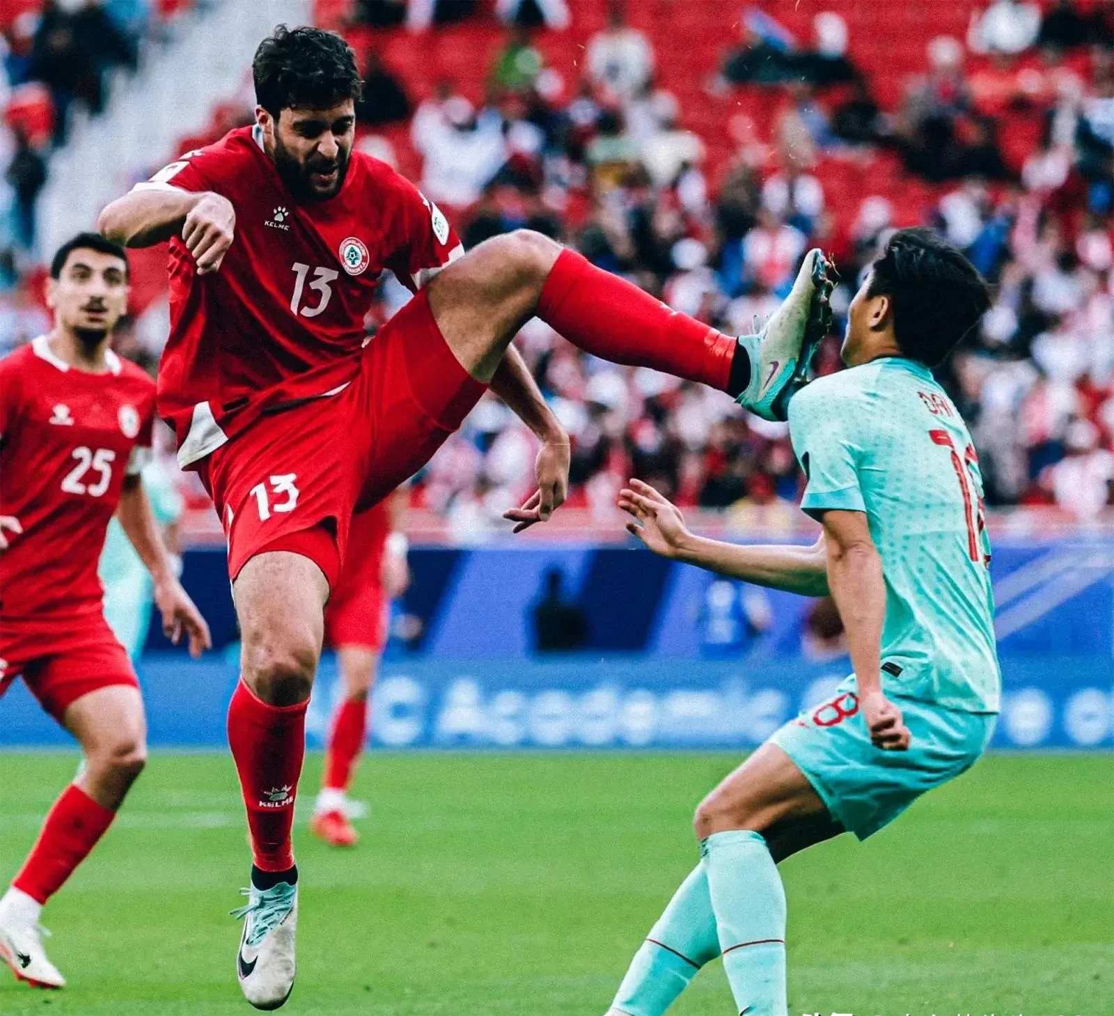 爱游戏在线登录-包含比赛惊险刺激，球员们拼尽全力争夺冠军的词条