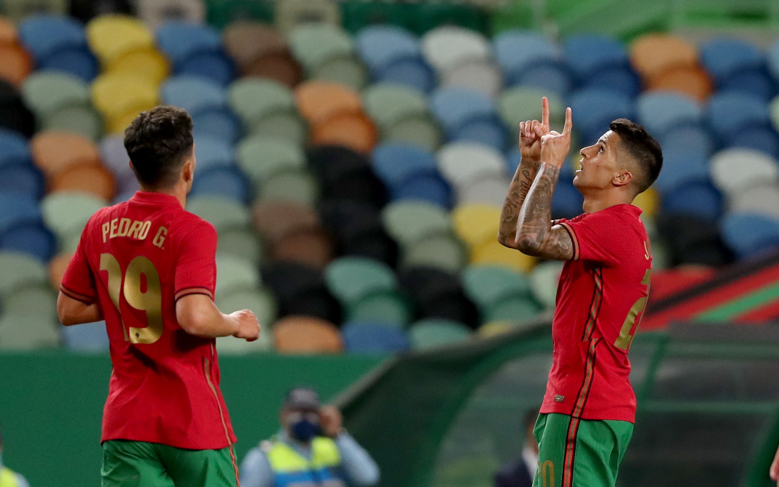 包含意大利国家队再次胜出，晋级下一个比赛回合的词条