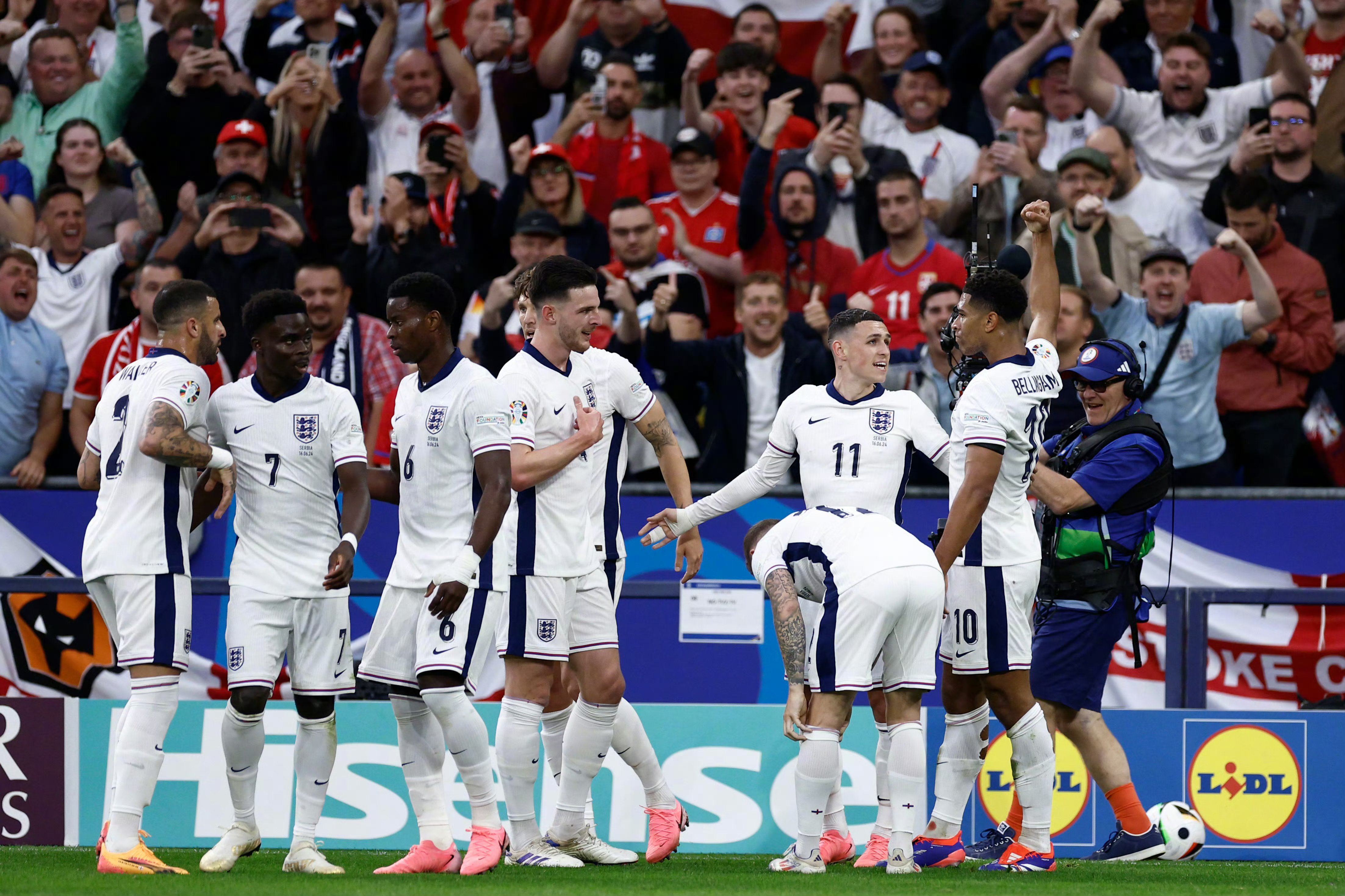 爱游戏体育官网-英格兰主场安全胜利，晋级欧洲赛事半决赛