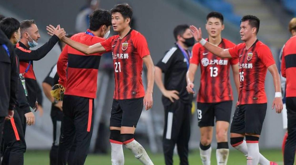关于亚冠联赛上海上港大胜、提前锁定小组第一的信息